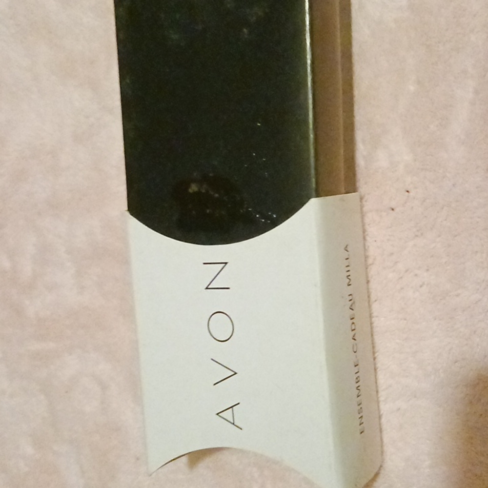 Avon Milla Gift Set. NWOT. - Picture 4 of 6